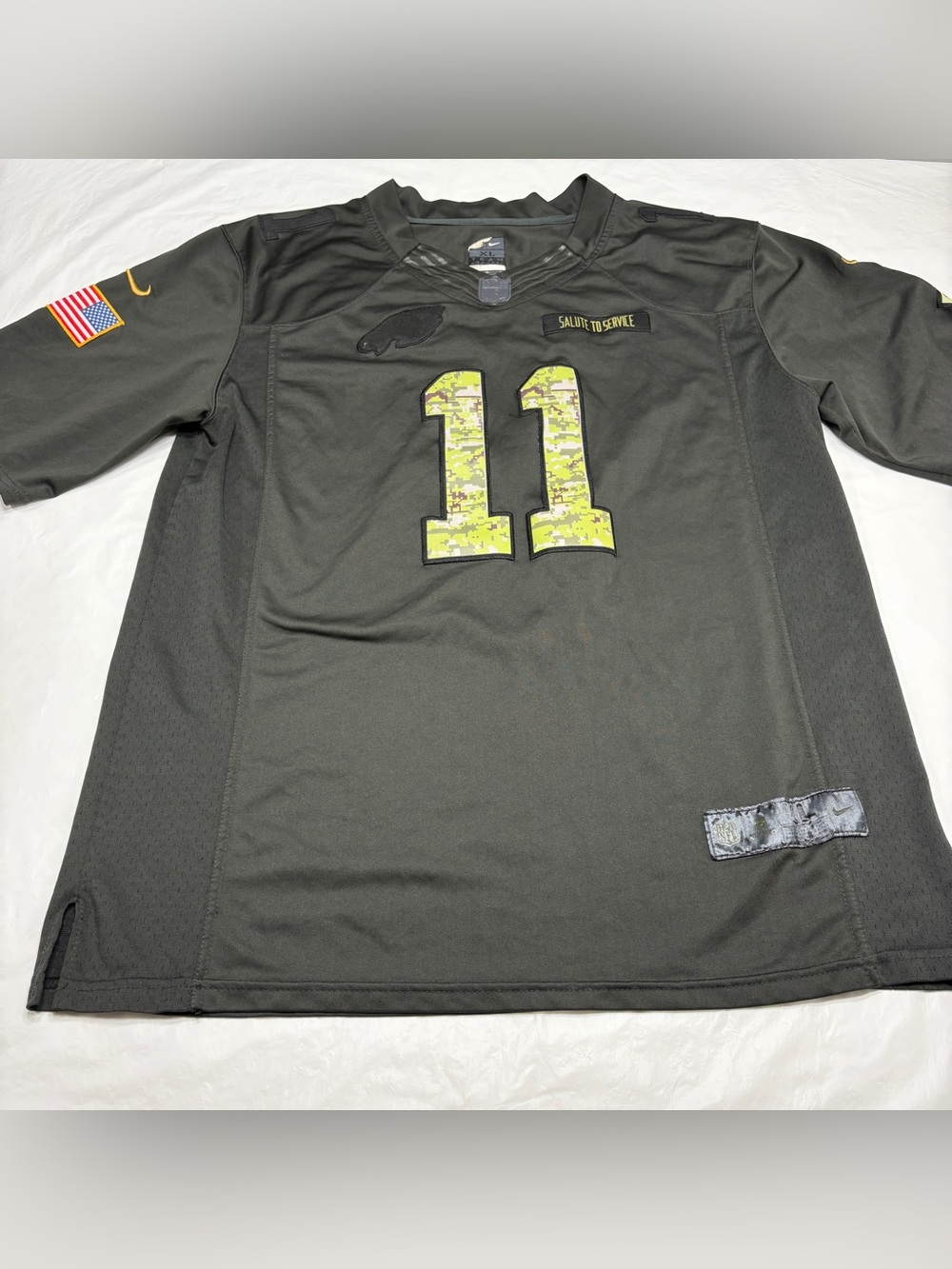 Nike Philadephia Eagles Carson Wentz #11 "Salute To Service" Jersey Men’s XL